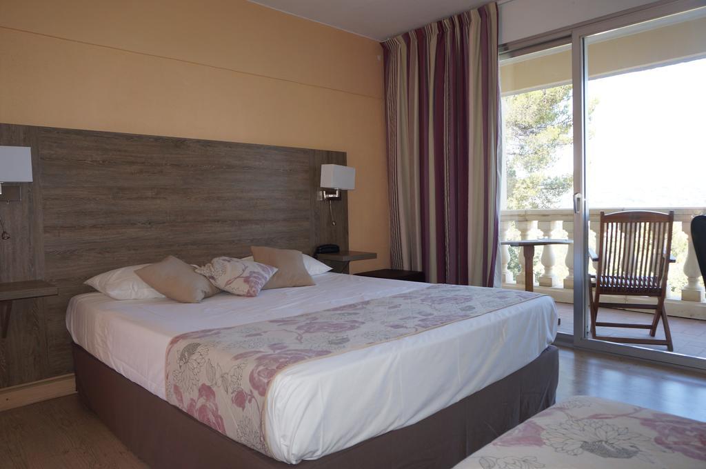 Logis Hotel Le Col De L'Ange Draguignan Exterior photo