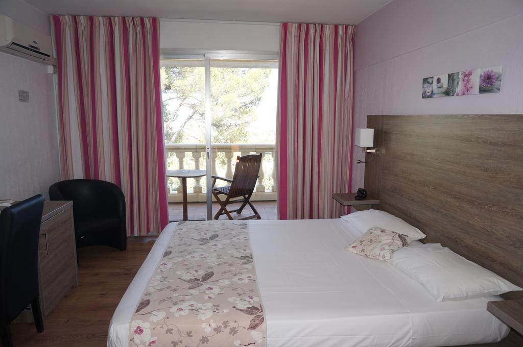 Logis Hotel Le Col De L'Ange Draguignan Exterior photo
