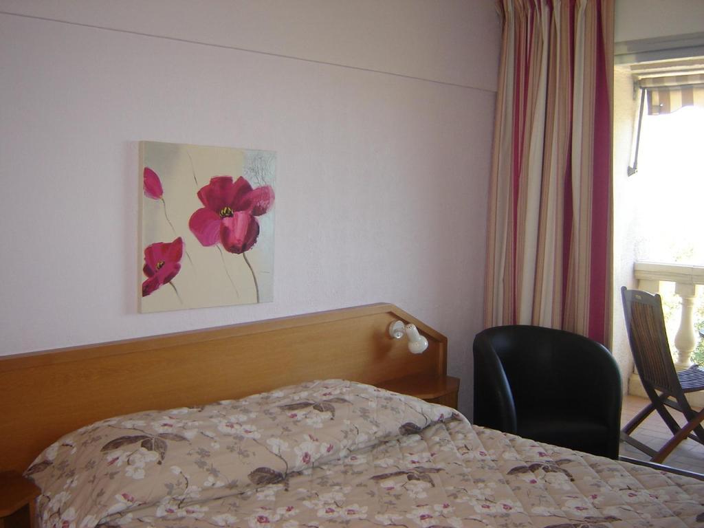 Logis Hotel Le Col De L'Ange Draguignan Room photo
